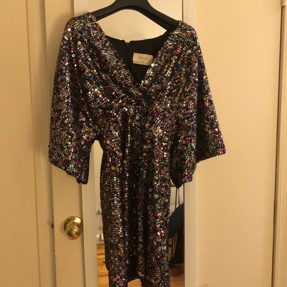 Gorgeous multi color sequin dress w. flare sleeves